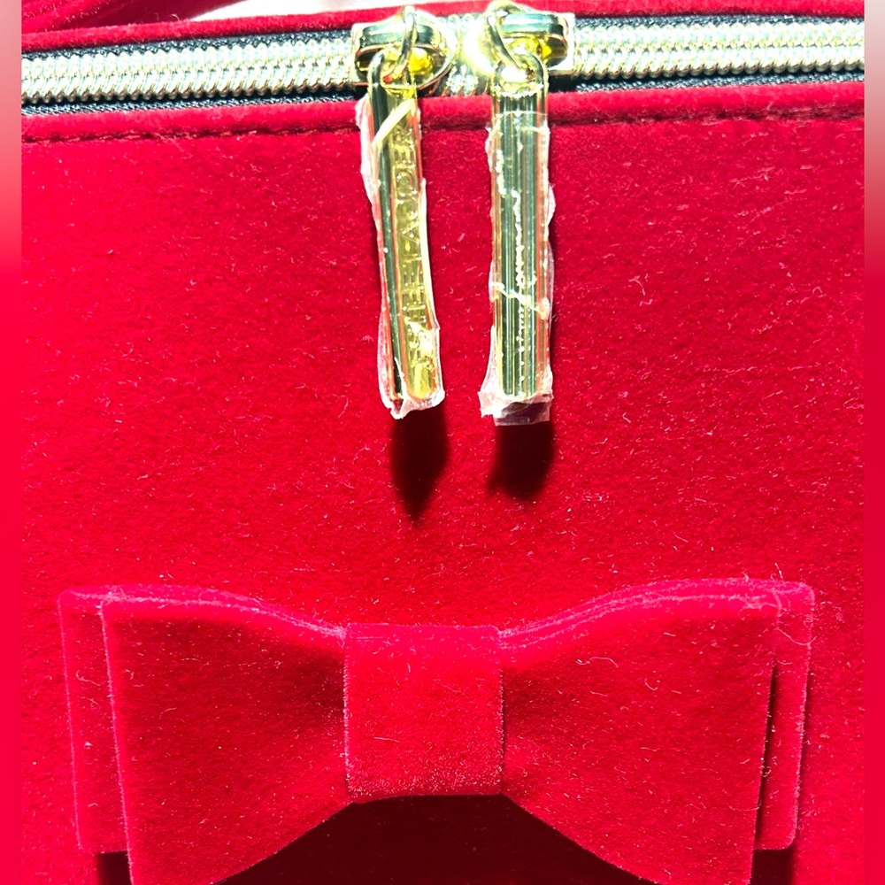Estée Lauder Red Velvet Bow detail travel bag makeup iPad. Small laptop - Picture 4 of 10